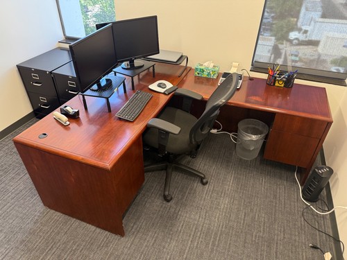 Premium shaped executive - premium, l-shaped